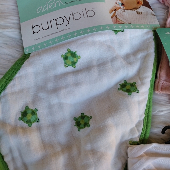 Lots of newborn burp clothes and one pieces - Picture 2 of 7
